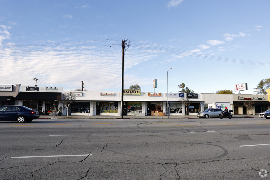 22741-22747 Ventura Blvd, Woodland Hills, CA for lease - Building Photo - Image 2 of 25