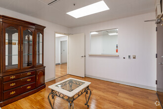 4211 N Cicero Ave, Chicago, IL for lease Interior Photo- Image 1 of 4