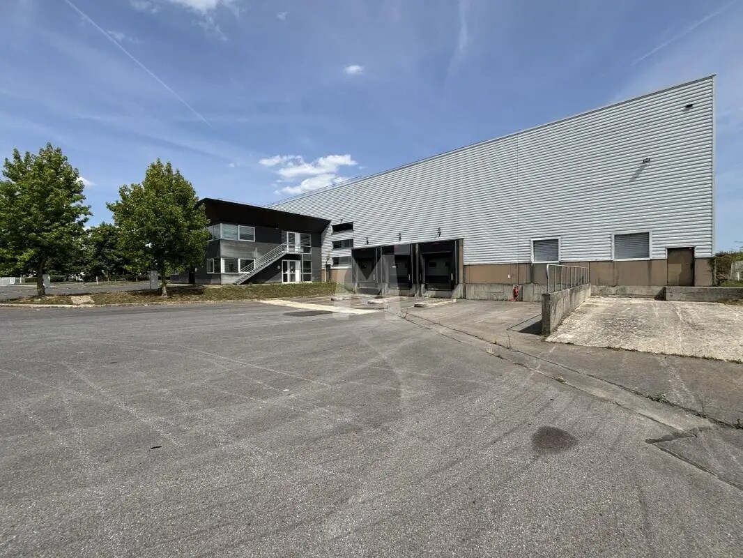 Industrial in Saint-Michel-sur-Orge for lease Building Photo- Image 1 of 14