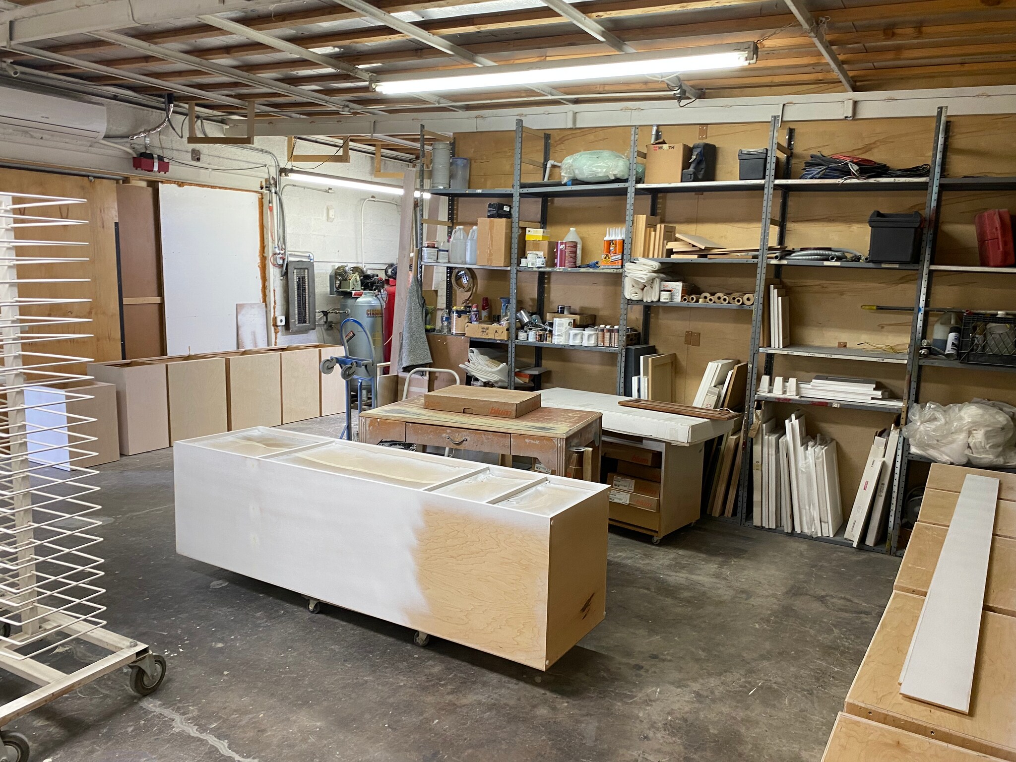 1112 Chestnut St, Burbank, CA for lease Interior Photo- Image 1 of 6