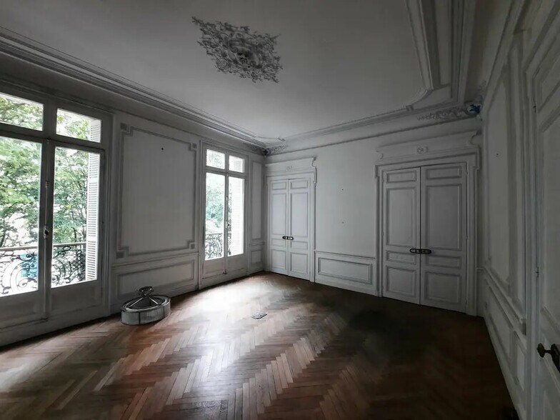 Office in Rouen for lease - Interior Photo - Image 3 of 16