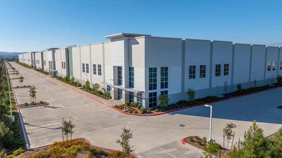 15881 Terminal Ct, Chino, CA for lease - Building Photo - Image 3 of 16