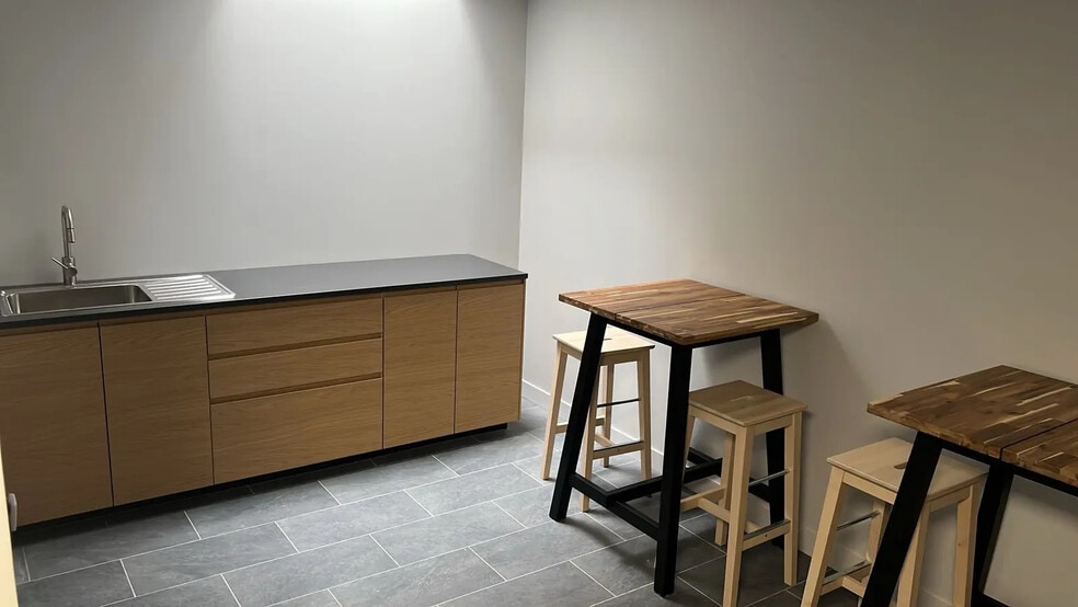 14 Rue Denis Papin, Roissy-en-Brie for lease - Interior Photo - Image 3 of 8