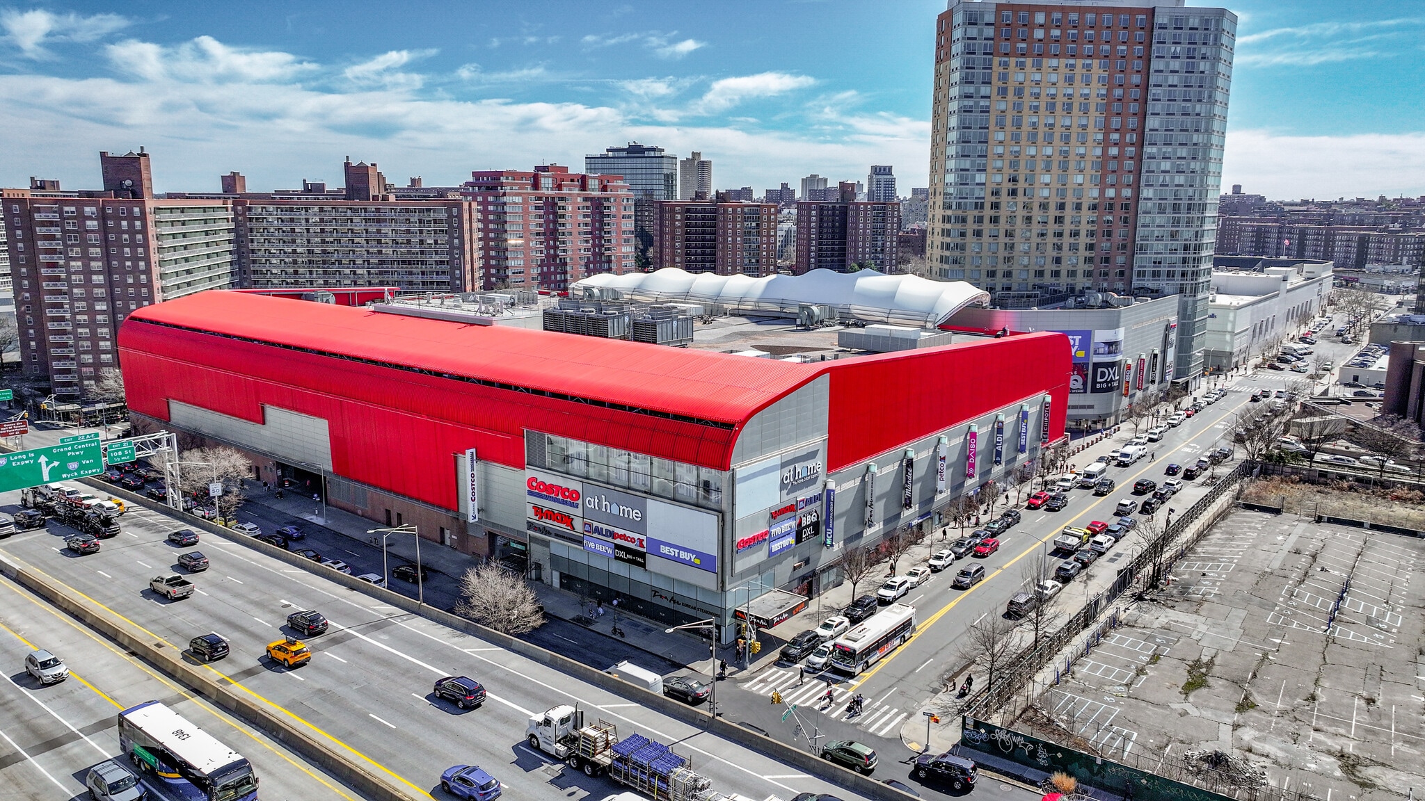 6135 Junction Blvd, Rego Park, NY for lease Building Photo- Image 1 of 2