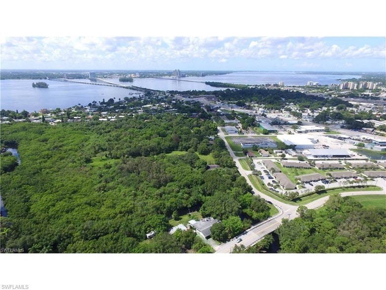 1356 Lavin Ln, North Fort Myers, FL for sale - Building Photo - Image 2 of 5