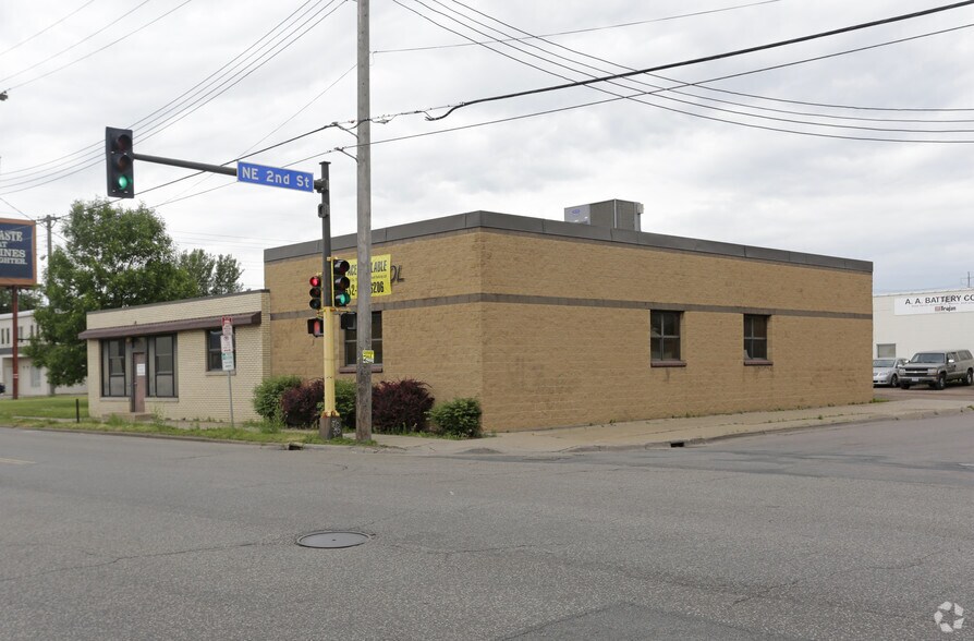 125 Lowry Ave NE, Minneapolis, MN 55418