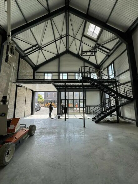 Flex in Groslay for lease - Interior Photo - Image 1 of 7