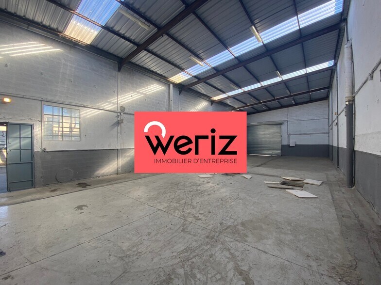 Industrial in Vitrolles for lease - Building Photo - Image 1 of 18