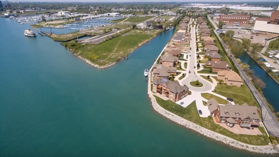 2000 Sand Bar Ln, Detroit, MI 48214