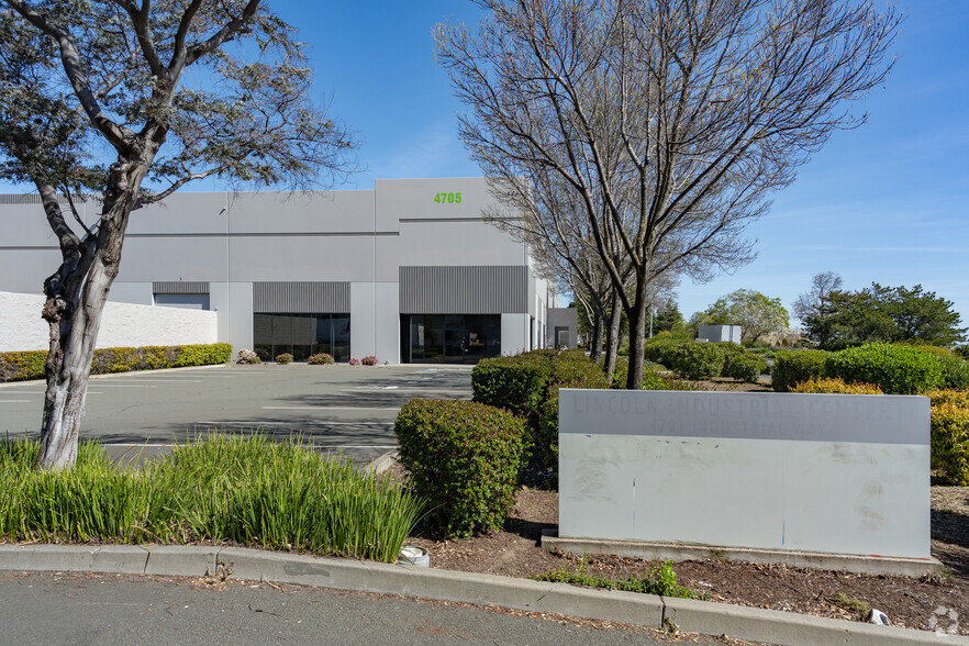 4701-4799 Industrial Way, Benicia, CA for lease - Building Photo - Image 1 of 7