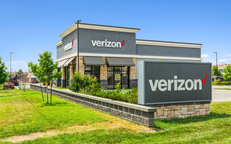 4651 Bauer Farm Dr, Lawrence, KS for sale - Building Photo - Image 3 of 4