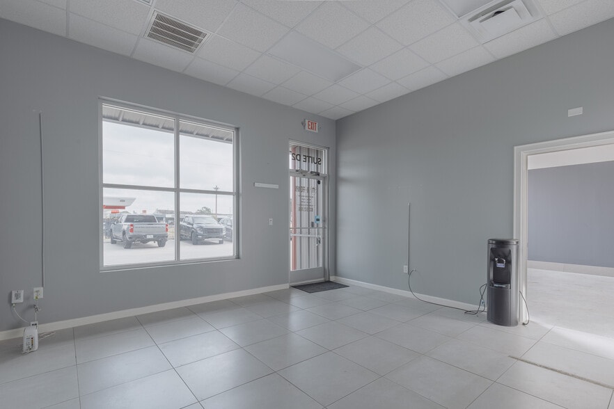 8990 Parkwest Dr, Houston, TX for lease - Interior Photo - Image 3 of 16