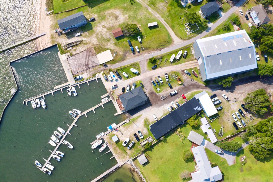 1002 Island Rd, Harkers Island, NC 28531