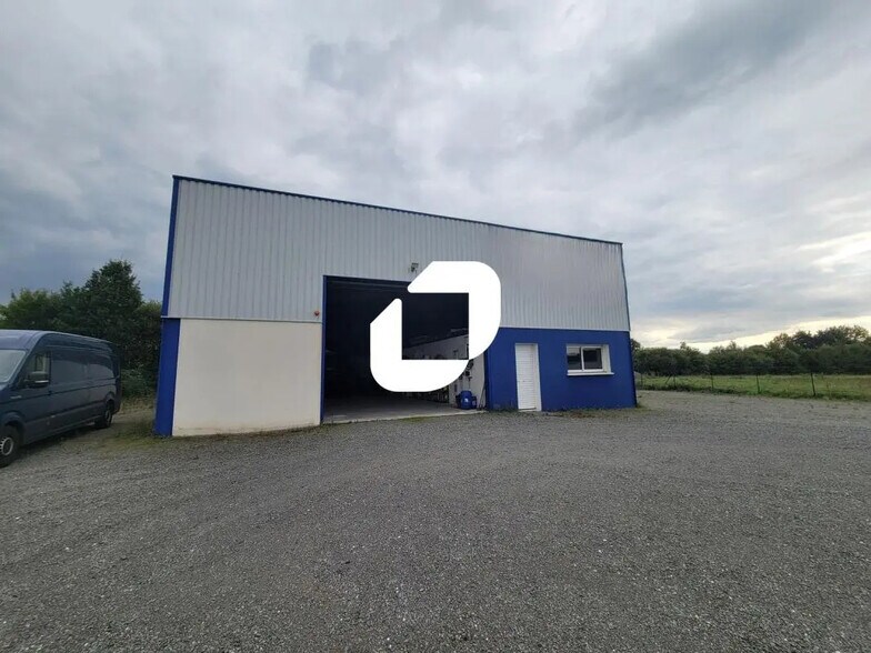 Office in Saint-Colomban for lease - Building Photo - Image 1 of 5