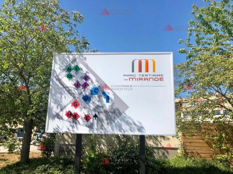 Office in Dijon for lease - Lobby - Image 3 of 4