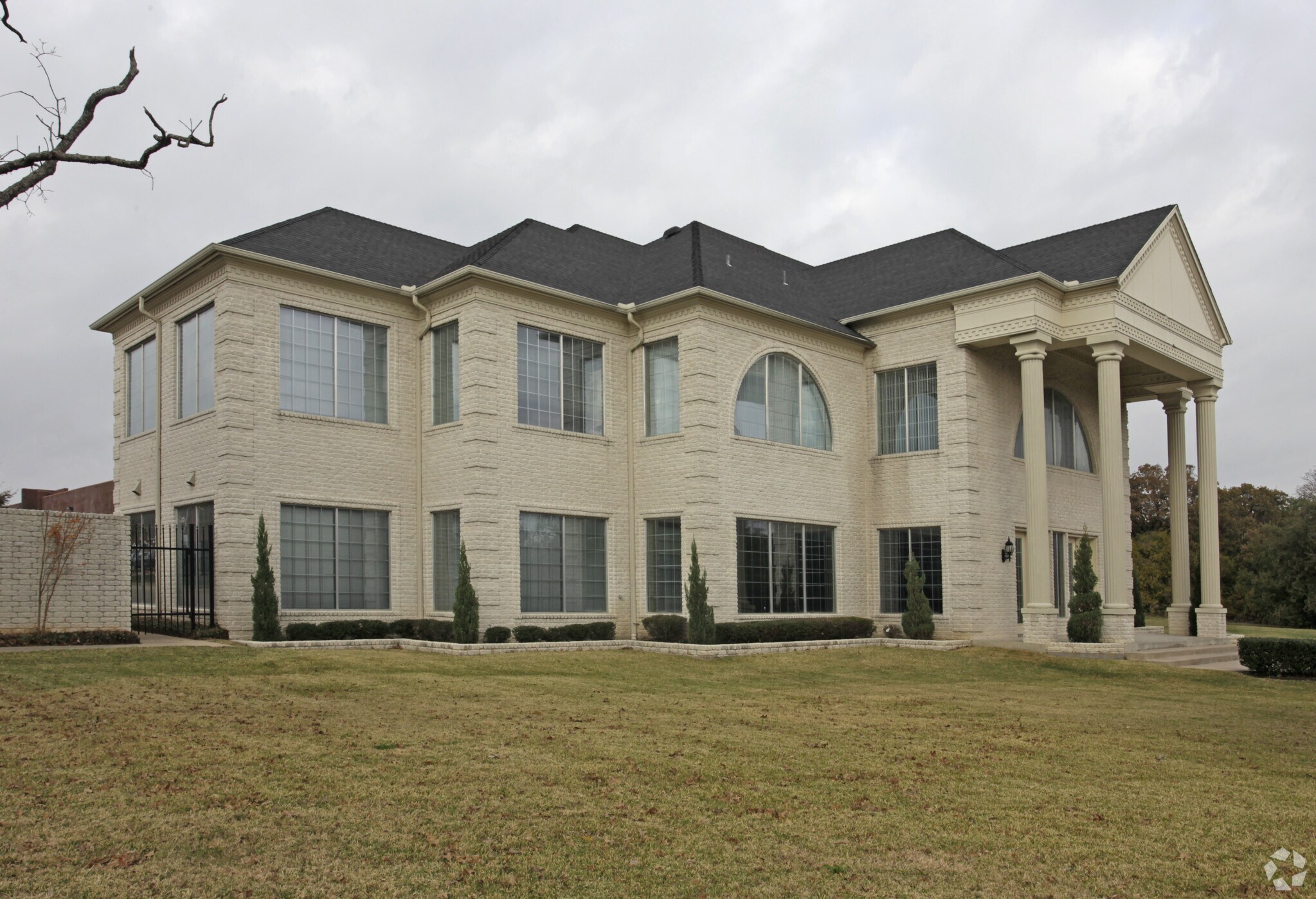 1010 N Center St, Arlington, TX for sale Primary Photo- Image 1 of 1