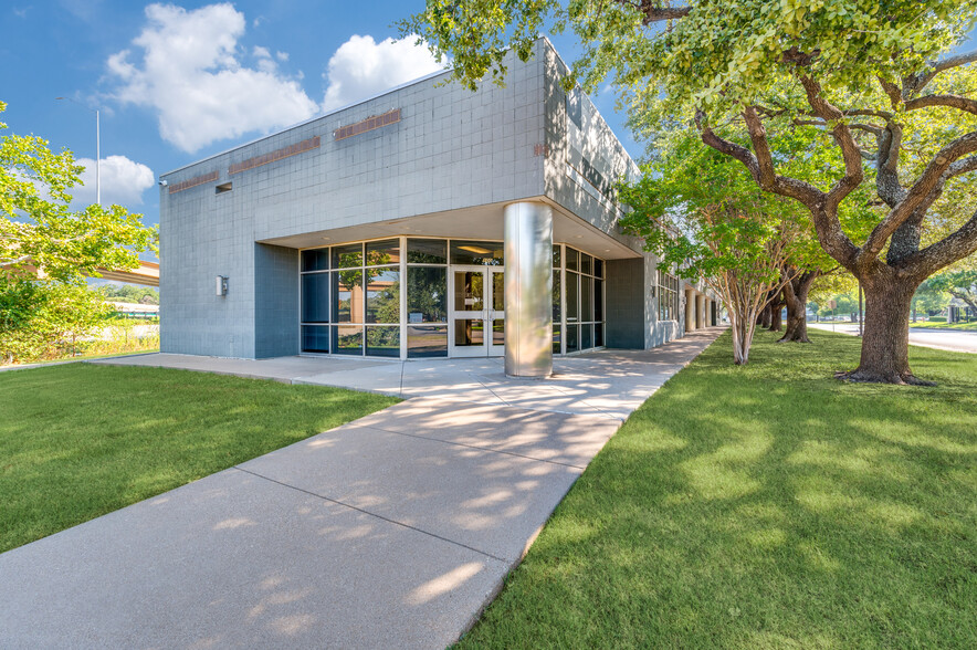 10105 W Technology Blvd, Dallas, TX for sale - Building Photo - Image 2 of 22