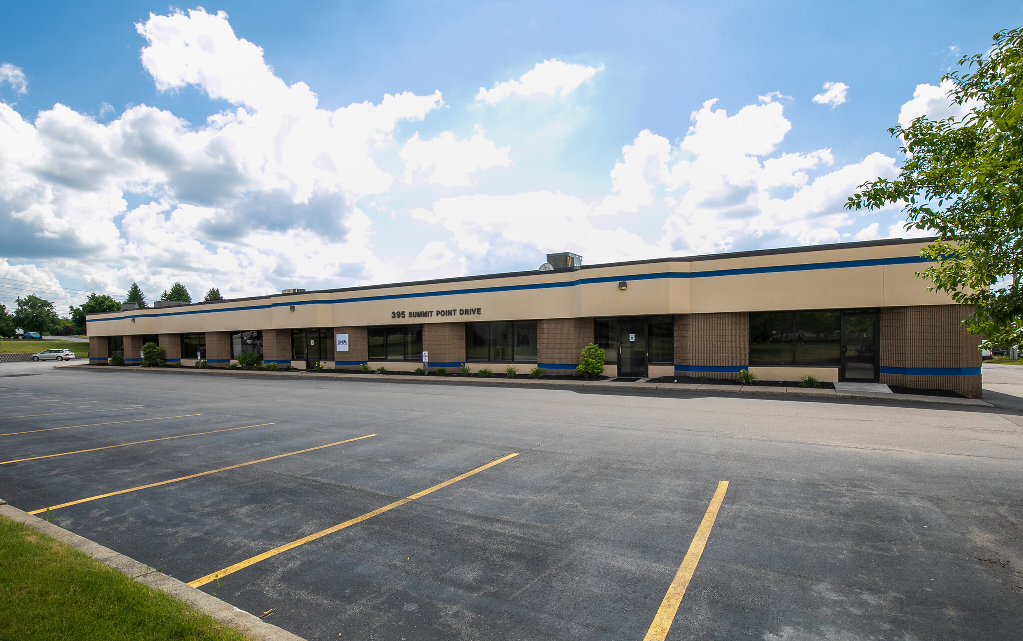 395 Summit Point Dr, Henrietta, NY for lease Building Photo- Image 1 of 5