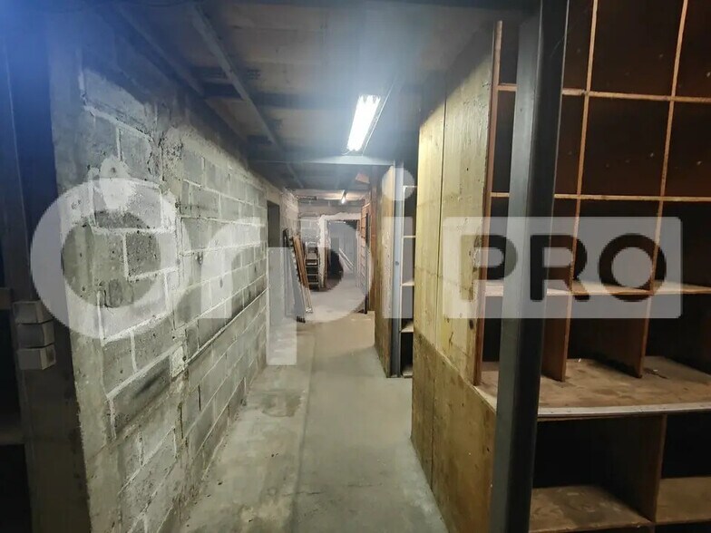 Retail in Étampes for lease - Interior Photo - Image 3 of 7