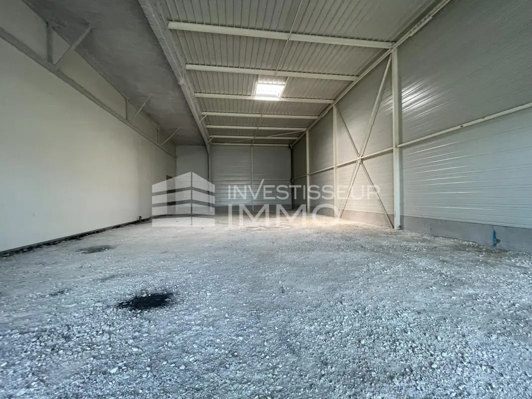 Retail in Saint-Pierre-lès-Nemours for lease Building Photo- Image 1 of 3