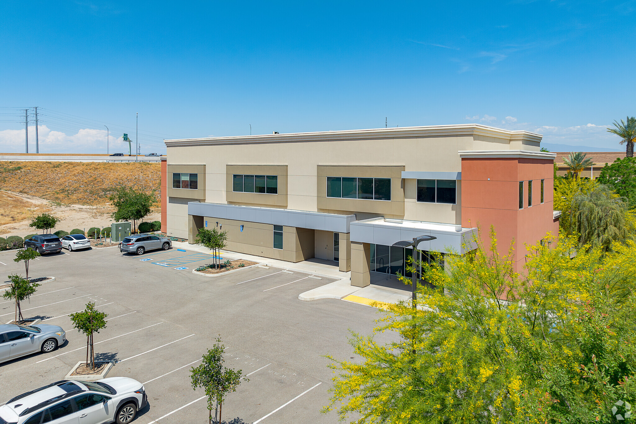 5020 Commerce Dr, Bakersfield, CA for sale Primary Photo- Image 1 of 9