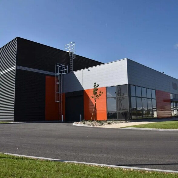 Flex in Poitiers for lease - Building Photo - Image 1 of 4