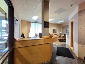 5713 Grand Ave, Duluth, MN for lease Interior Photo- Image 2 of 7