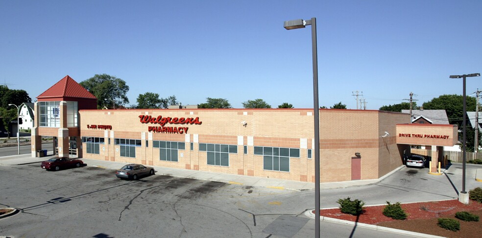 2222 W Capitol Dr, Milwaukee, WI for lease - Primary Photo - Image 1 of 3