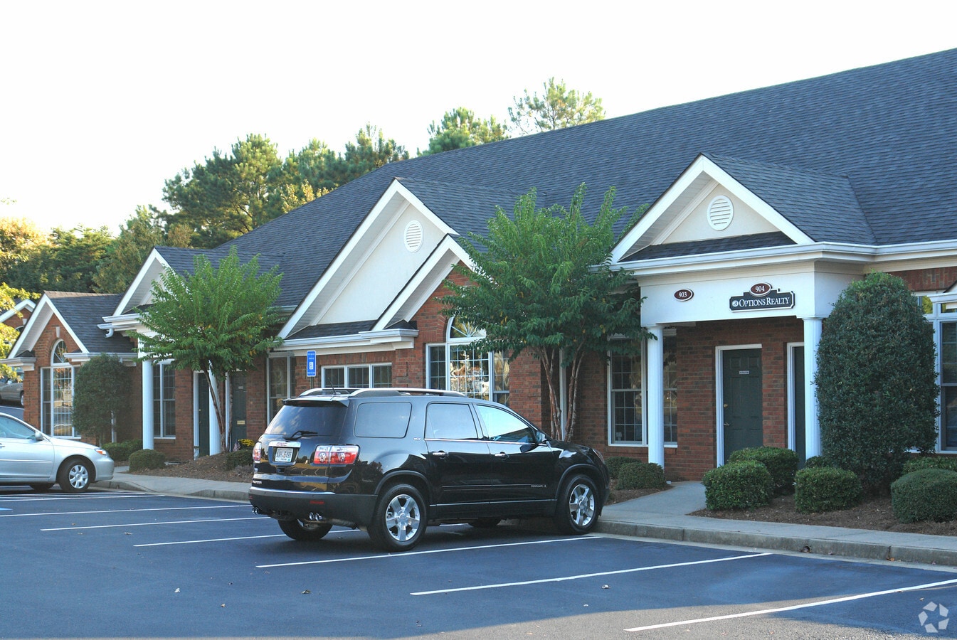 901904 Macy Dr, Roswell, GA 30076