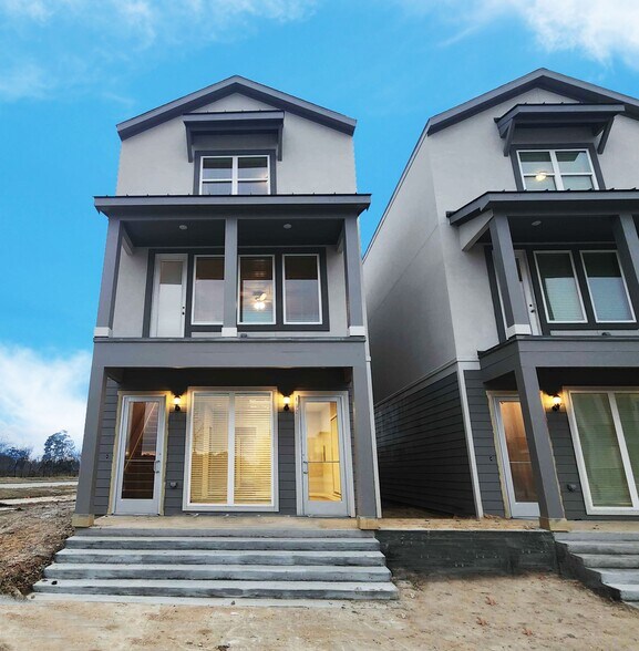 498 S Centro Cir, Shenandoah, TX for sale - Primary Photo - Image 1 of 1