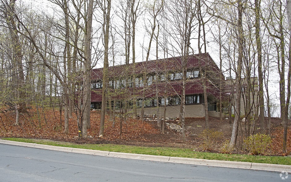 4064 Peavey Rd, Chaska, MN 55318