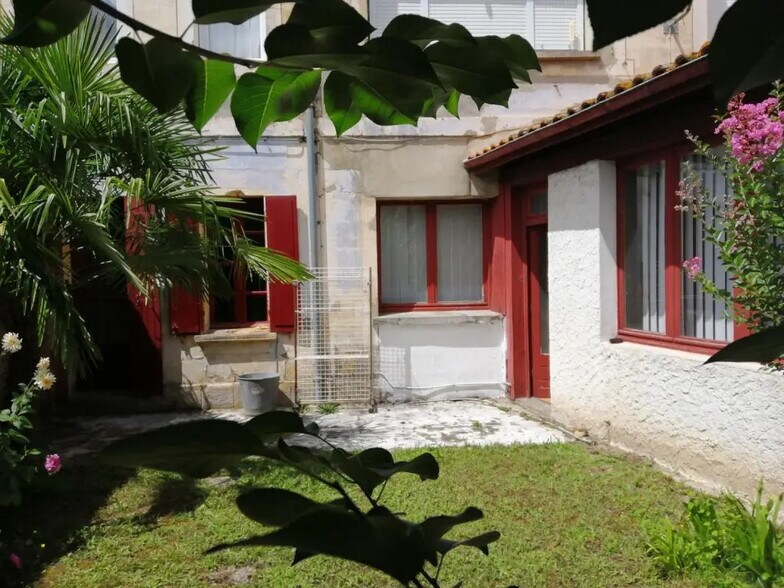 Retail in Bergerac for sale - Building Photo - Image 3 of 4