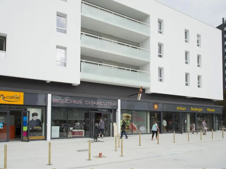 Retail in Vannes for sale - Building Photo - Image 3 of 4