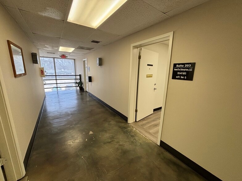 1912 W Anderson Ln, Austin, TX for lease - Building Photo - Image 3 of 5