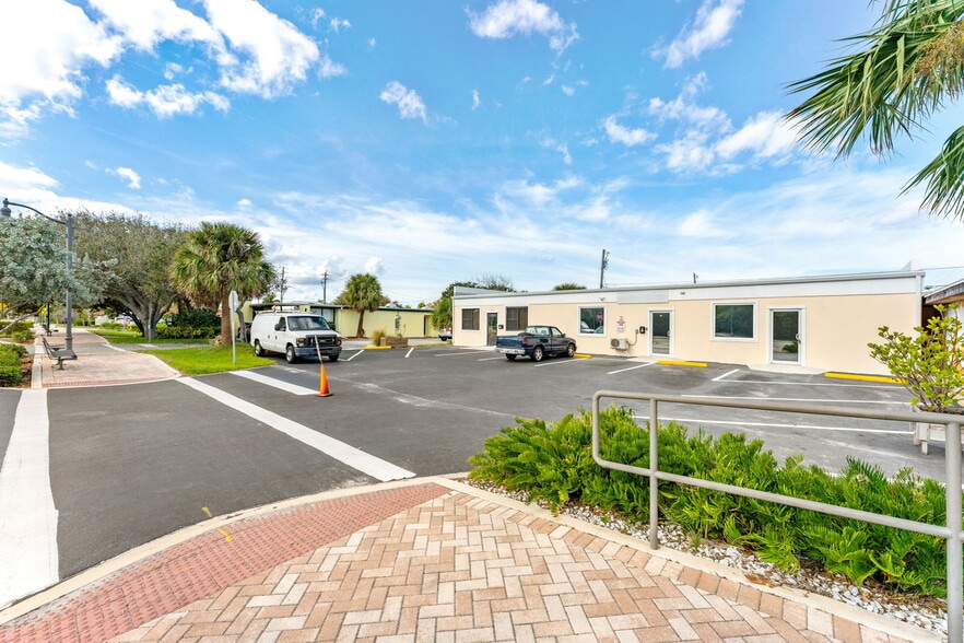 315 Minutemen Cswy, Cocoa Beach, FL for sale - Building Photo - Image 1 of 1