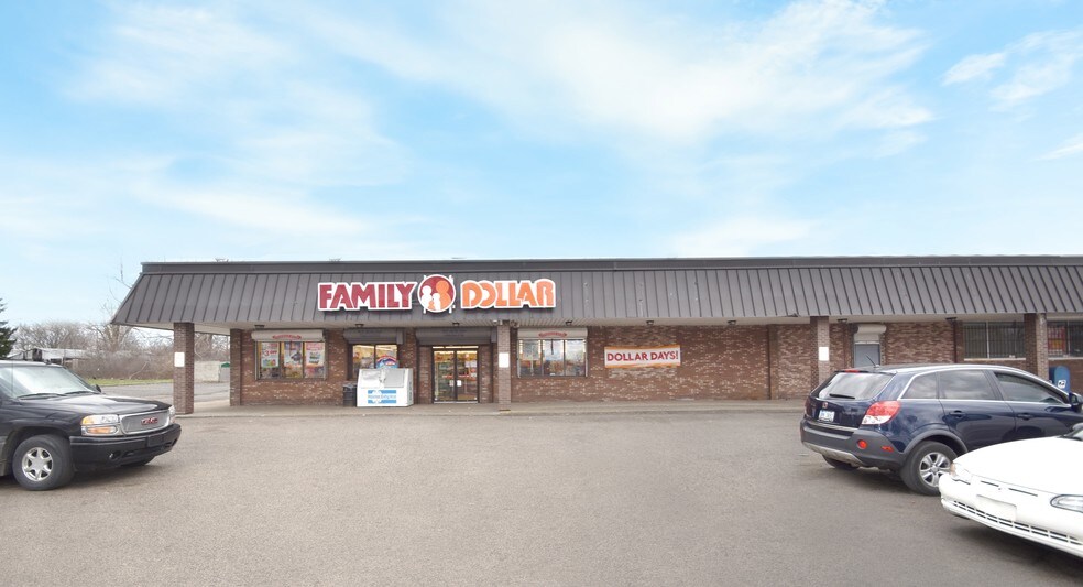 13571377 W Coldwater Rd, Flint, MI 48505 Beecher Plaza