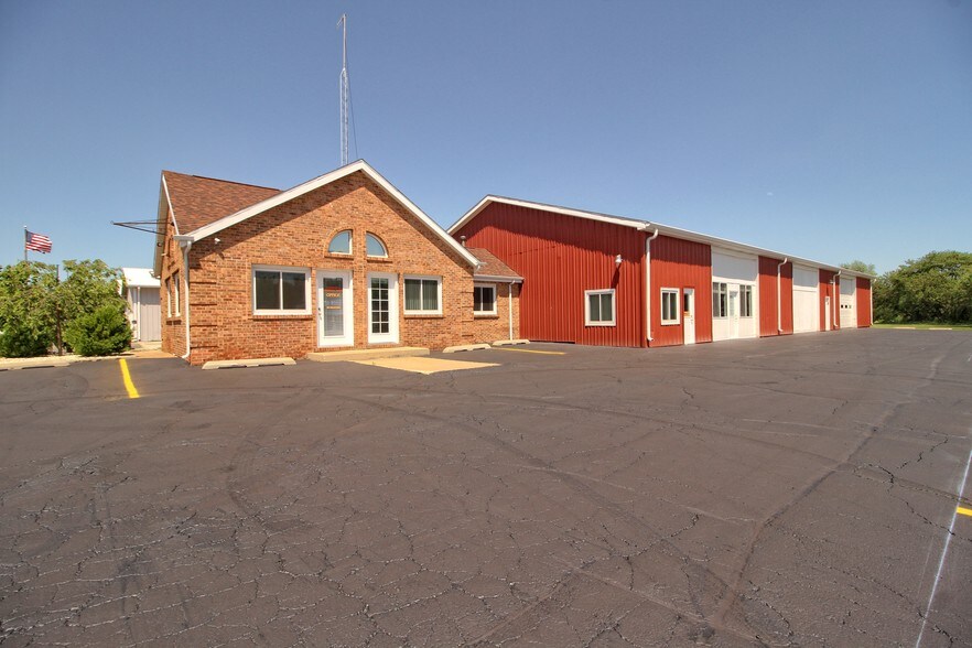 386 S Locust St, Manteno, IL for sale - Primary Photo - Image 1 of 1