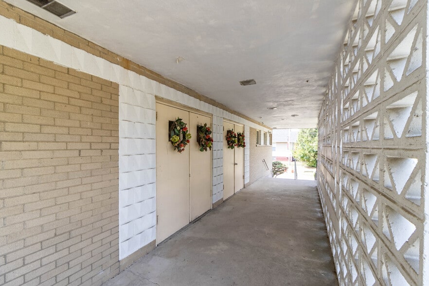 1515 Section Rd, Cincinnati, OH for sale - Interior Photo - Image 2 of 28