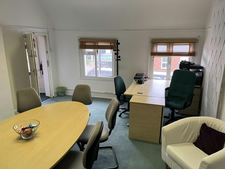 2-10 The Square, Kenilworth for sale - Building Photo - Image 3 of 26