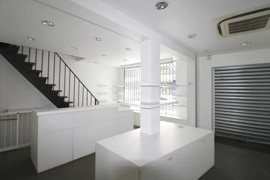 Office in Paris for lease Interior Photo- Image 1 of 5
