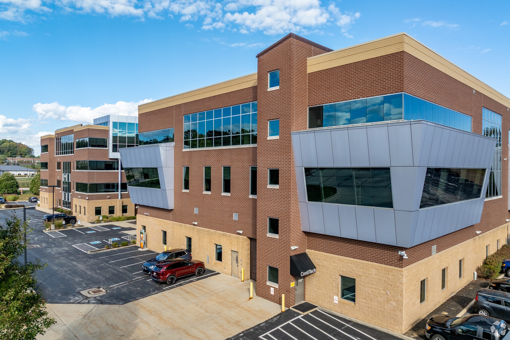 703 S Cleveland Massillon Rd, Fairlawn, OH for lease Primary Photo- Image 1 of 6