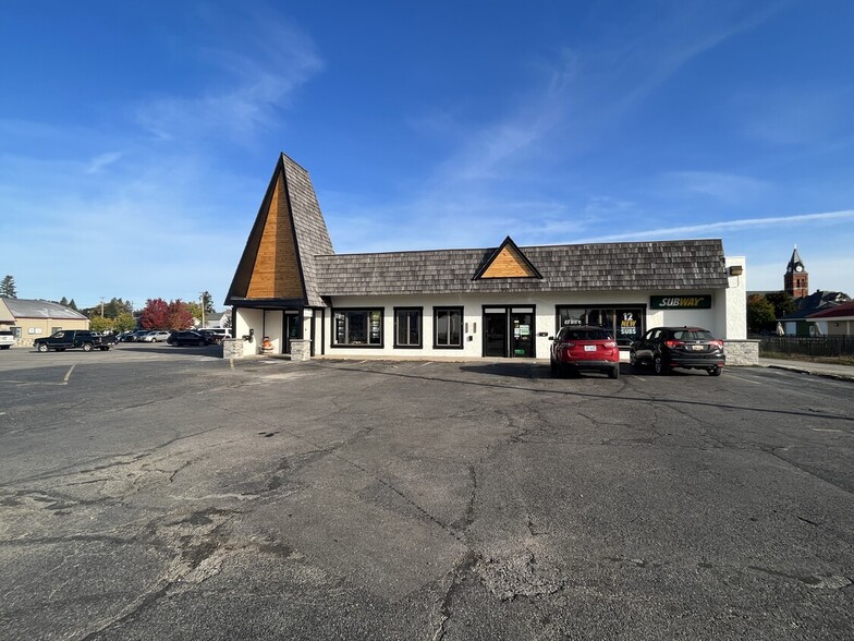 400 W Main St, Gaylord, MI for lease - Building Photo - Image 1 of 7