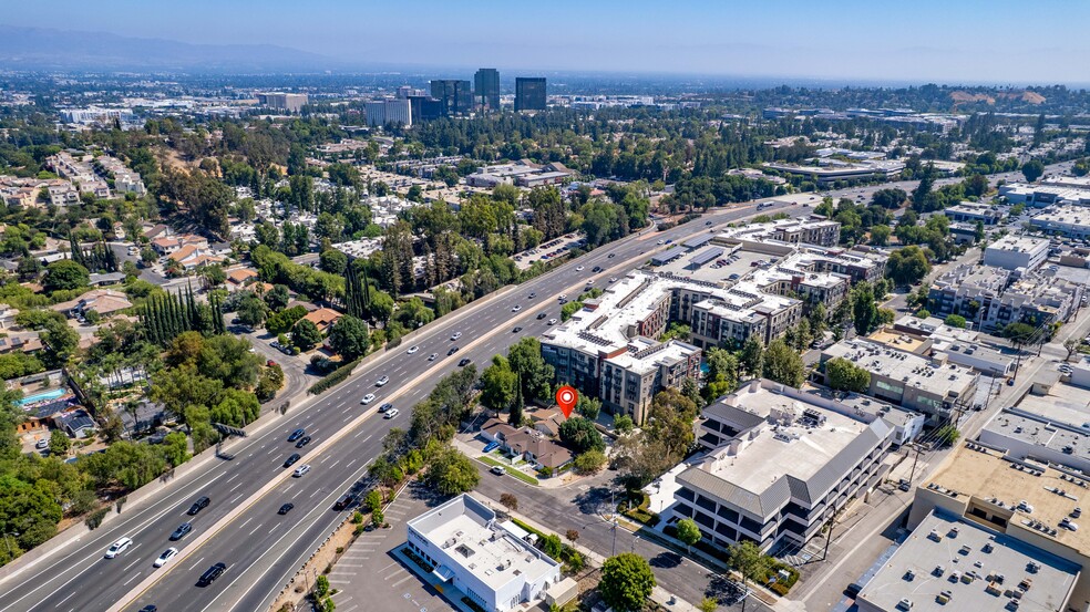 22151 Clarendon St, Woodland Hills, CA for sale - Building Photo - Image 2 of 20