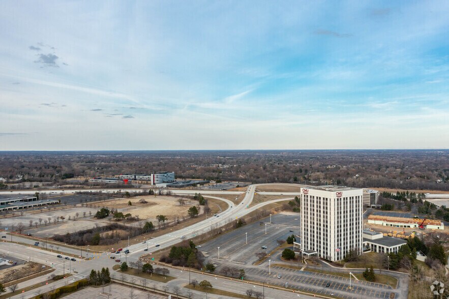 900 Tower Dr, Troy, MI for lease - Aerial - Image 2 of 22