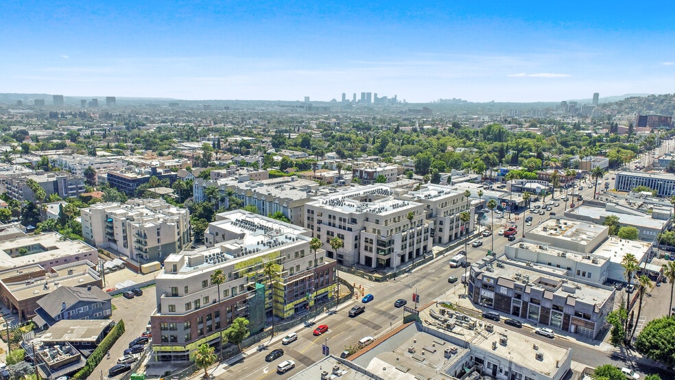 7566 W Sunset Blvd, Los Angeles, CA for lease - Building Photo - Image 3 of 10