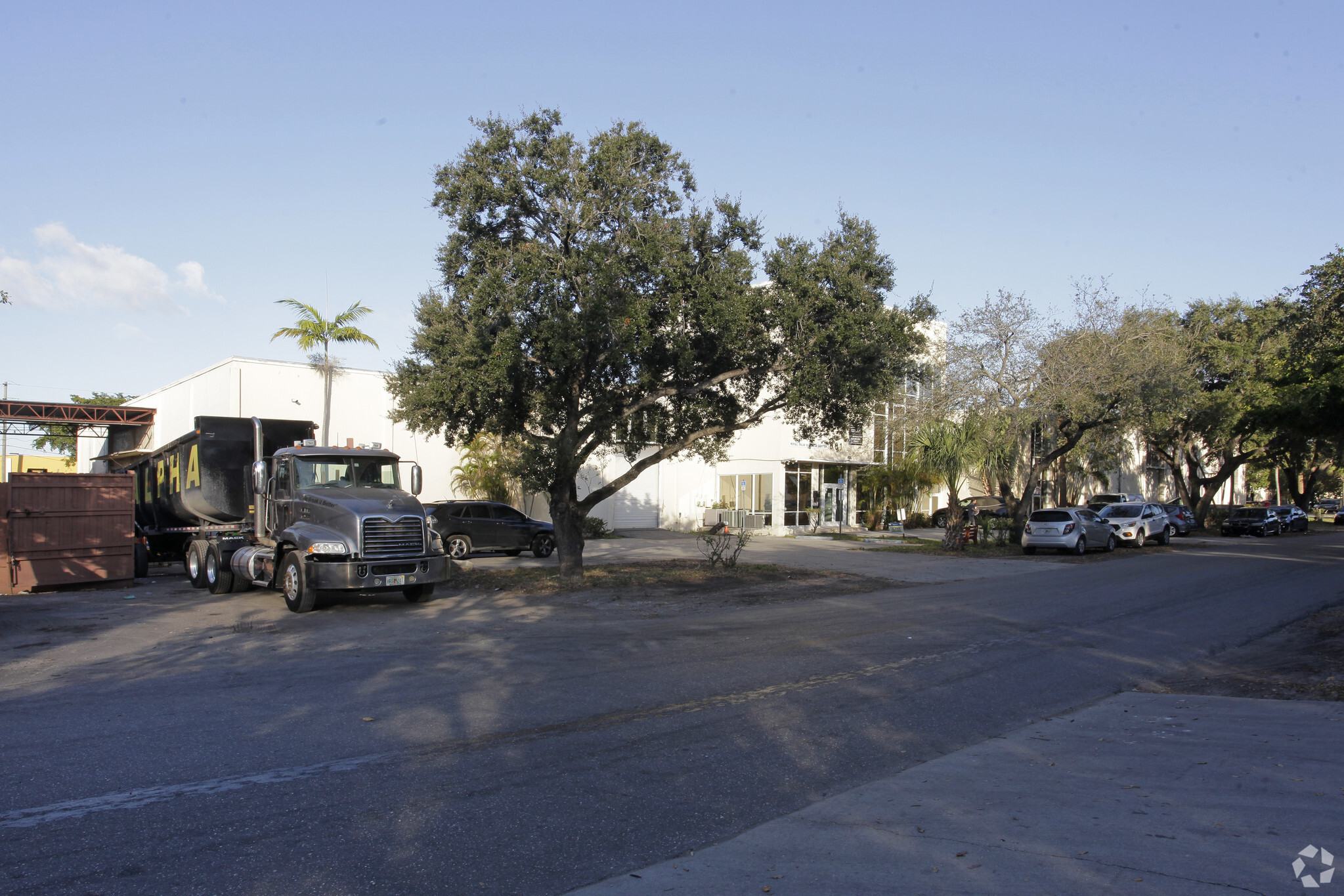 601 NW 12th Ave, Pompano Beach, FL for sale Primary Photo- Image 1 of 35