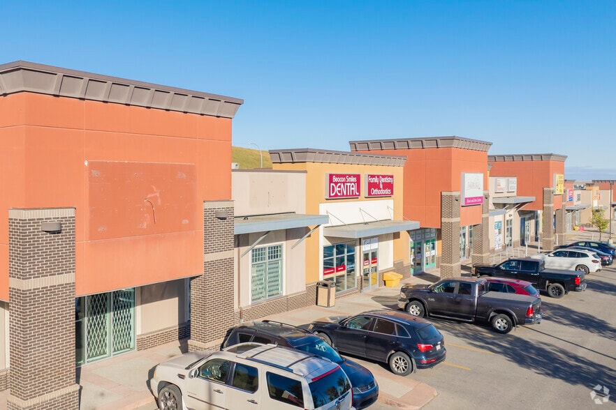 12024 Sarcee Trl NW, Calgary, AB for lease - Primary Photo - Image 1 of 3