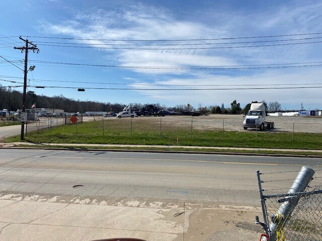 1053 W Craighead Rd, Charlotte, NC for lease - Yard 2 - Image 1 of 5