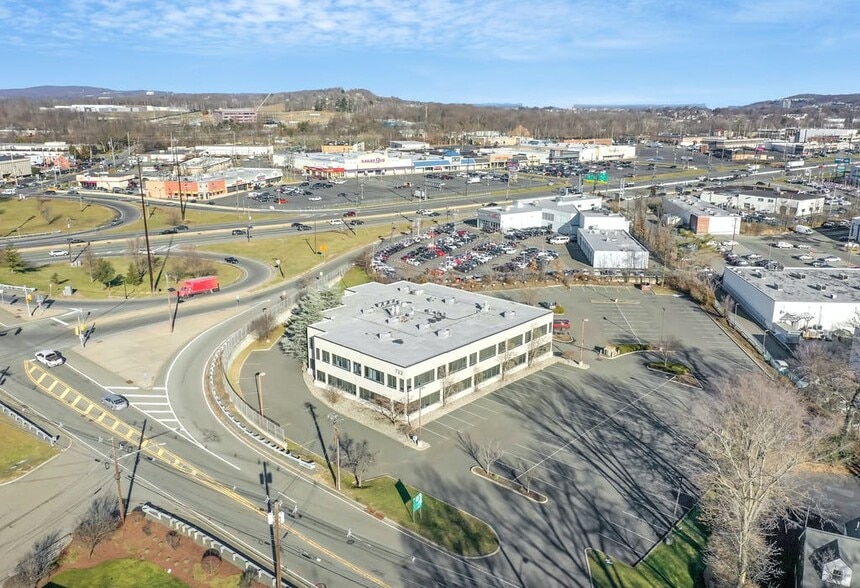 783 Riverview Dr, Totowa, NJ 07512