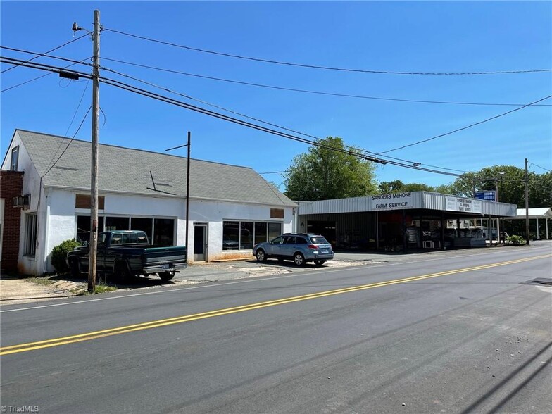 607 Main, Pilot Mountain, NC for sale - Primary Photo - Image 1 of 1